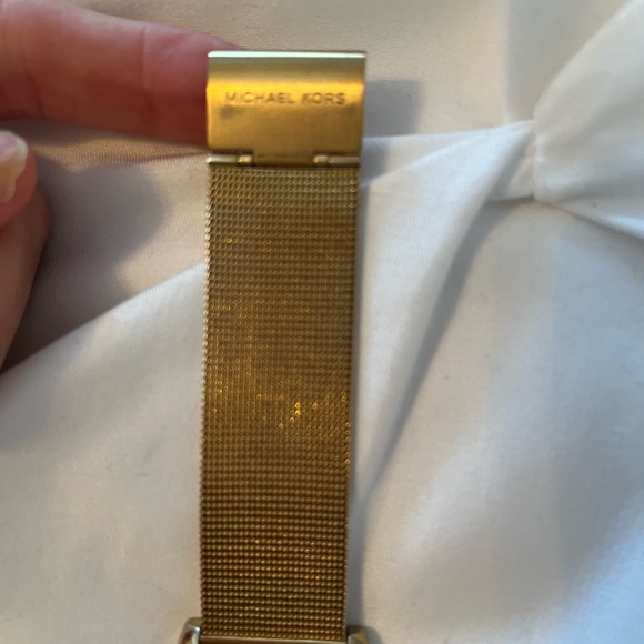 Michael Kors Gold band watch , new battery required - Picture 5 of 6